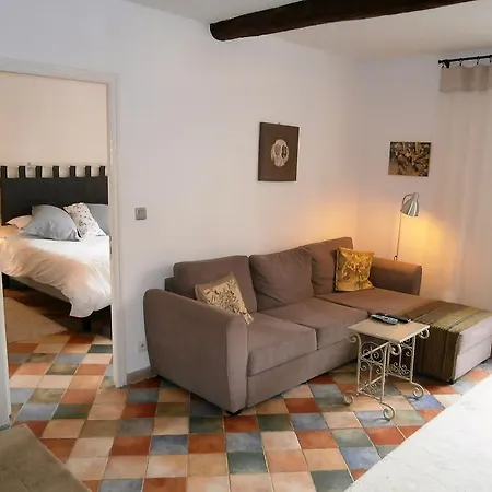 Maison De La Place アパート サン・シニアン