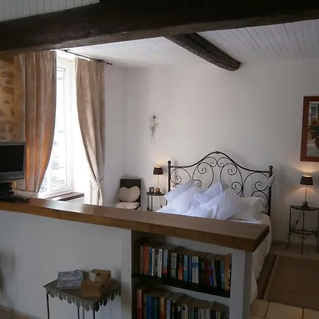 Maison De La Place アパート サン・シニアン