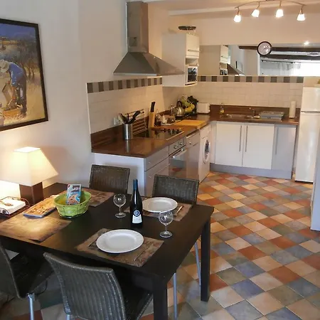 Maison De La Place アパート サン・シニアン