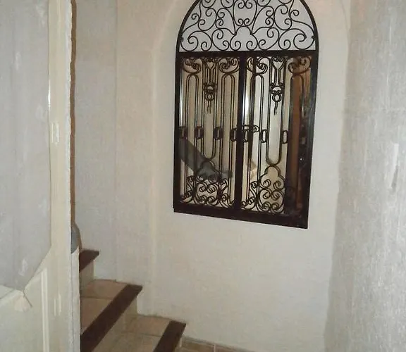 Maison De La Place Saint-Chinian