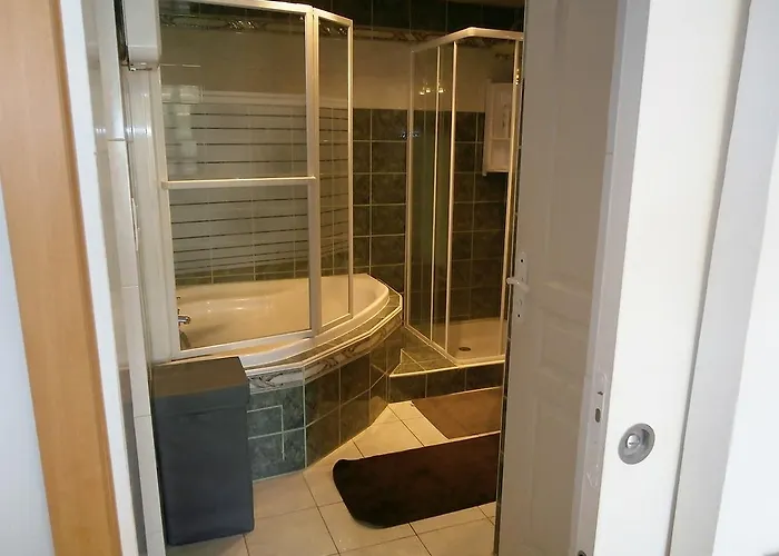 Maison De La Place Appartement *