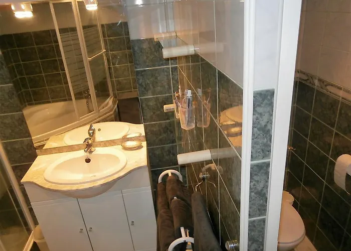 Maison De La Place * Saint-Chinian