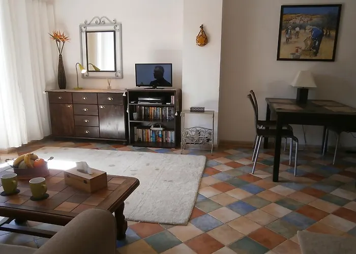 Maison De La Place * Saint-Chinian